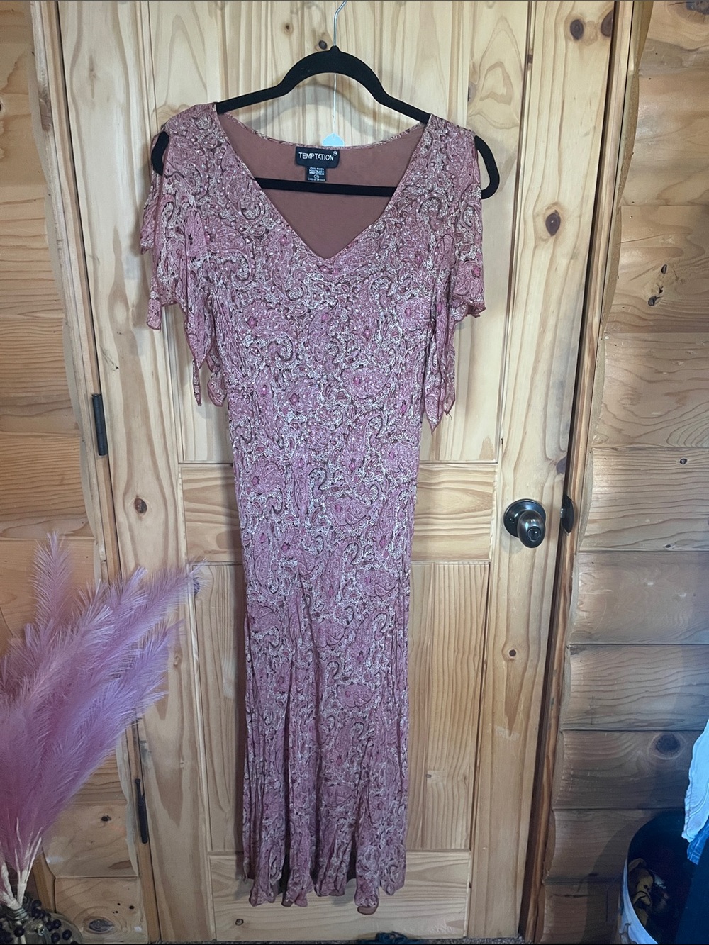 Temptations Y2K Dusty Rose Paisley V-Neck Maxi Dress